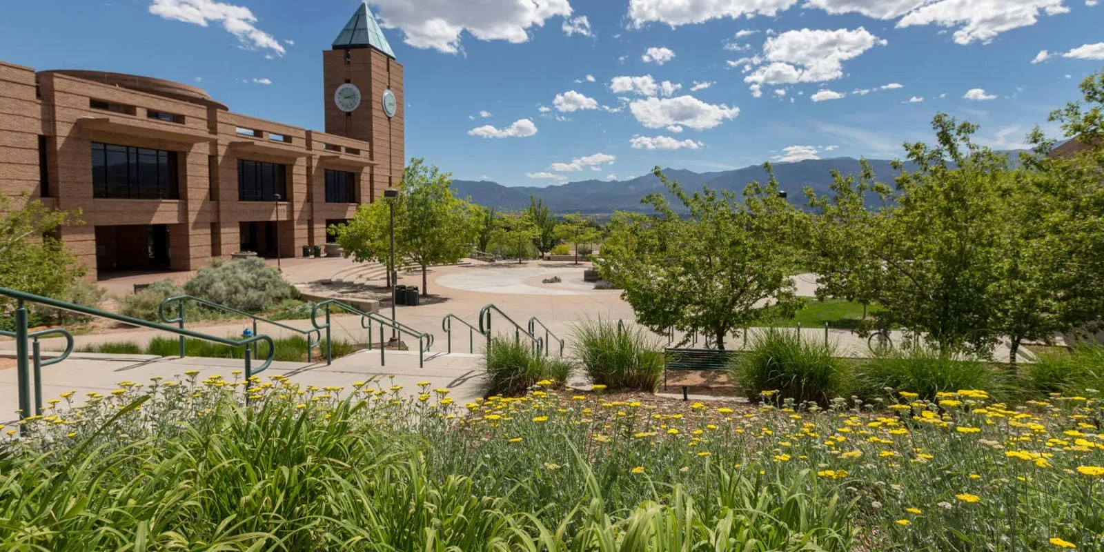 El Pomar Plaza in the Summer