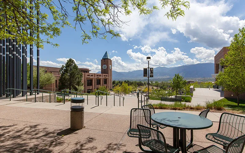 El Pomar plaza in the Summer