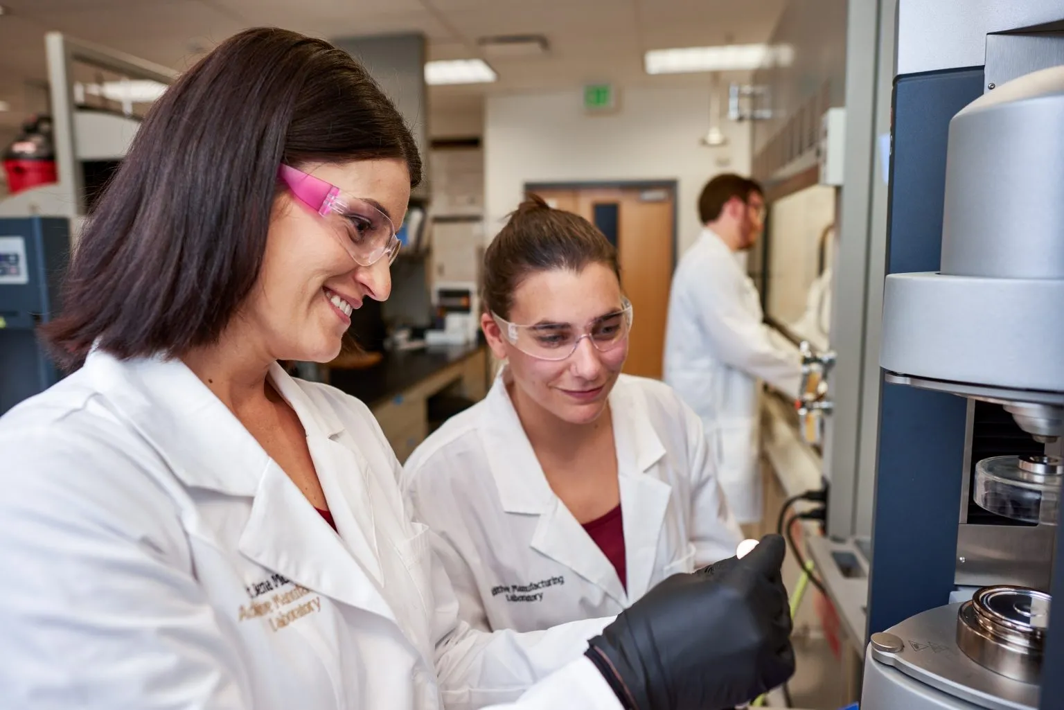 students working together in the lab